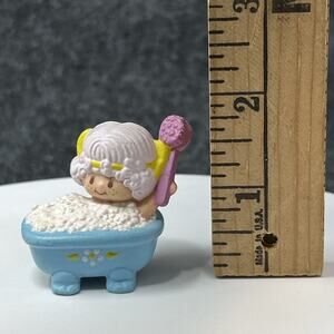 Vintage 1982 Angel Cake Bubble Bath Figurine Strawberryland Miniatures A.G.C.